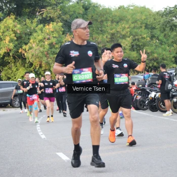 Runner Photo 3803689