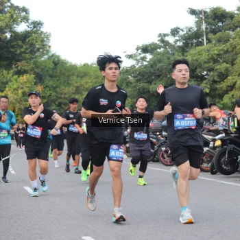 Runner Photo 3804057