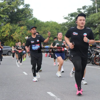 Runner Photo 3804533