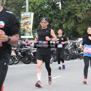 Runner Photo 3806024