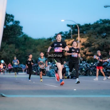 Runner Photo 3806325