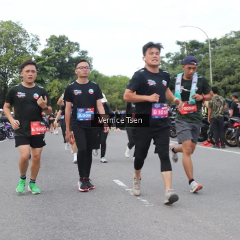 Runner Photo 3806549