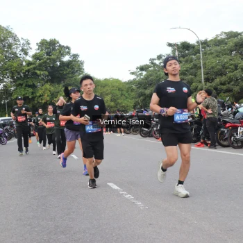 Runner Photo 3806679