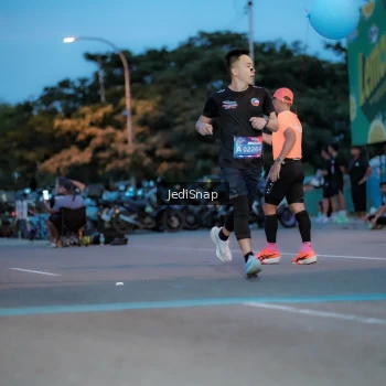 Runner Photo 3806685