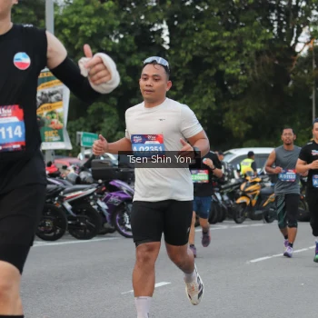 Runner Photo 3807311