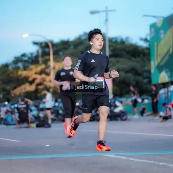 Runner Photo 3807921