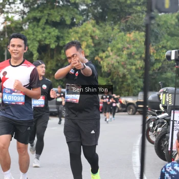 Runner Photo 3809944