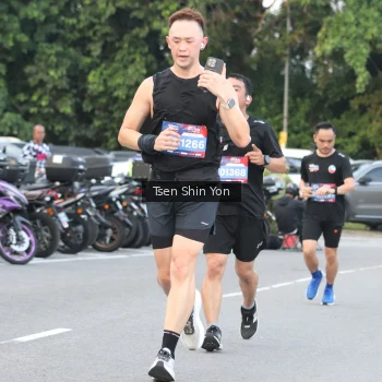 Runner Photo 3810273