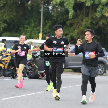 Runner Photo 3810955