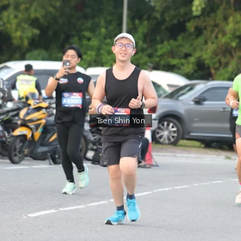Runner Photo 3815675