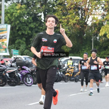 Runner Photo 3820880