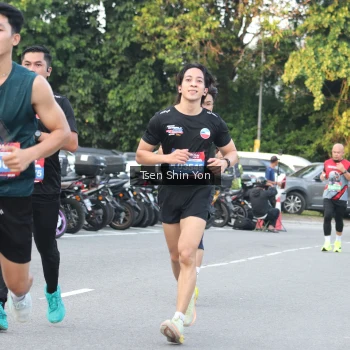 Runner Photo 3821691