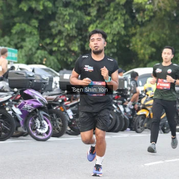 Runner Photo 3823535