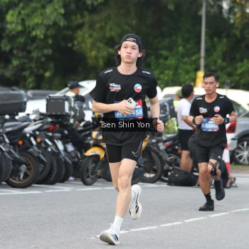 Runner Photo 3823574