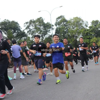 Runner Photo 3826606
