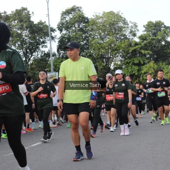 Runner Photo 3833685