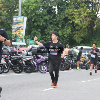 Runner Photo 3841695