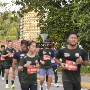 Runner Photo 3860006
