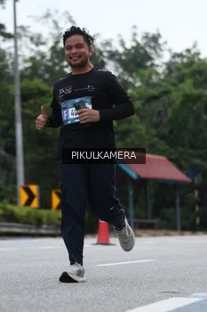 Runner Photo 3875676