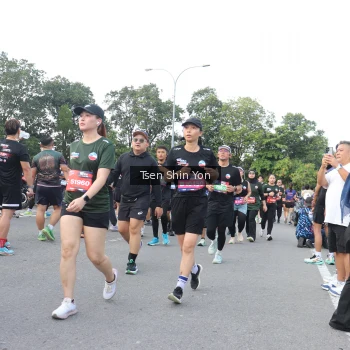 Runner Photo 3875765