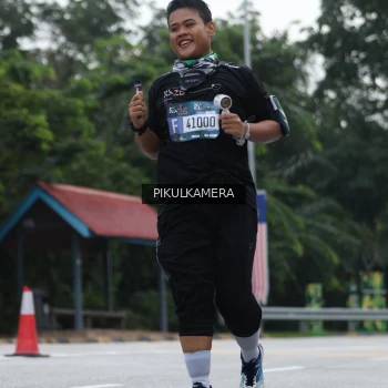 Runner Photo 3875972