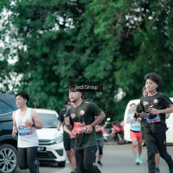 Runner Photo 3884495
