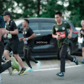 Runner Photo 3885273