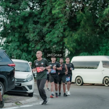 Runner Photo 3885578