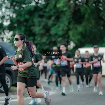 Runner Photo 3885885