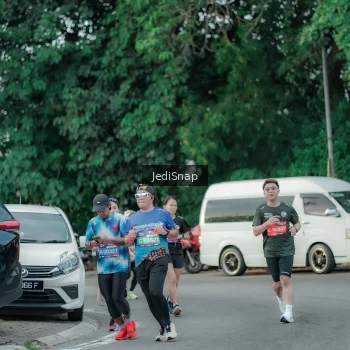Runner Photo 3886364