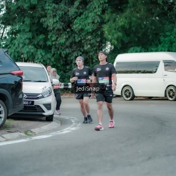Runner Photo 3887006