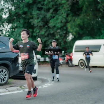Runner Photo 3887129