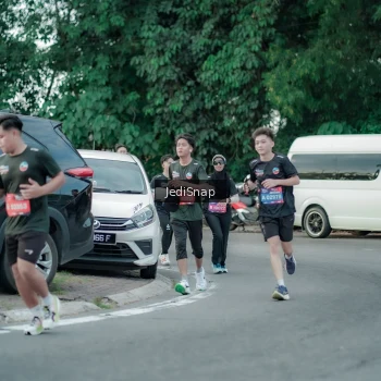Runner Photo 3887530