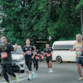 Runner Photo 3887565