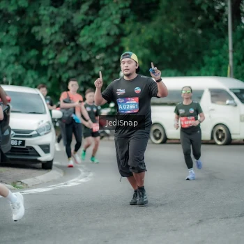 Runner Photo 3888443