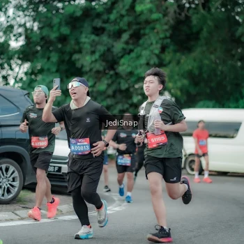 Runner Photo 3888543