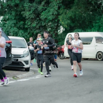 Runner Photo 3888891
