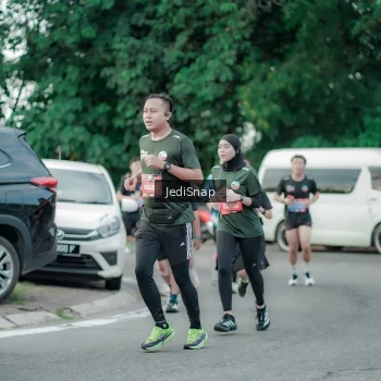 Runner Photo 3891800