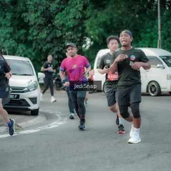 Runner Photo 3893065