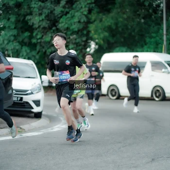 Runner Photo 3893115