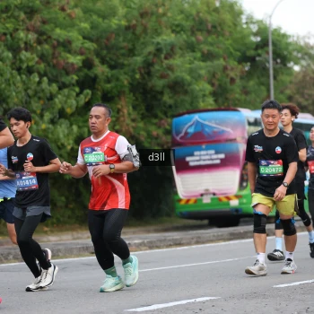 Runner Photo 3893575