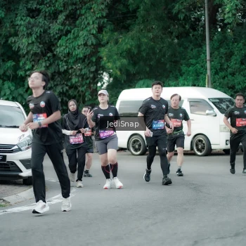 Runner Photo 3893684