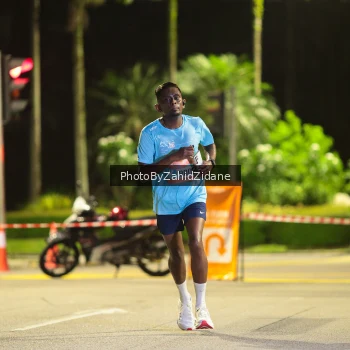 Runner Photo 3893773
