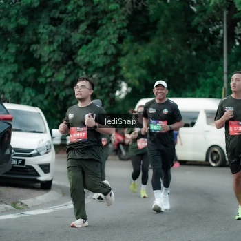 Runner Photo 3894575