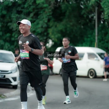 Runner Photo 3894635