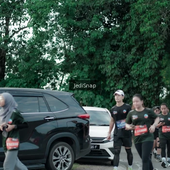Runner Photo 3894973