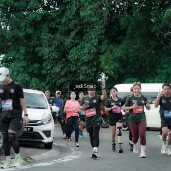 Runner Photo 3895025