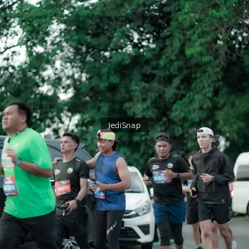 Runner Photo 3895221
