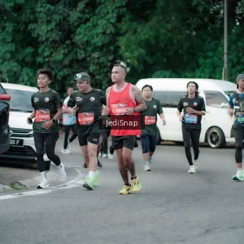 Runner Photo 3895342
