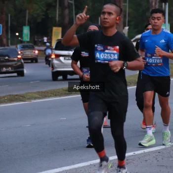 Runner Photo 3895706